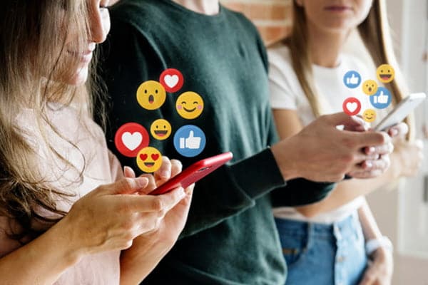 Πως μπορείτε να εκμεταλλευτείτε τα social media στο web για να αυξήσετε τους μαθητές στα κέντρα ξενών γλωσσών