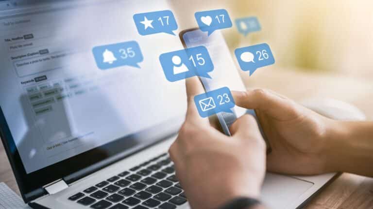 οφέλη ενσωμάτωσης social media στο website σας